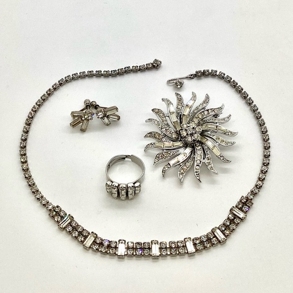 Vintage clear Baguette rhinestone jewelry lot - Picture 14 of 17